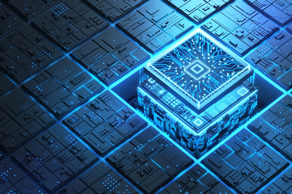 Detalhe de um circuito integrado sobre uma placa eletrônica azul