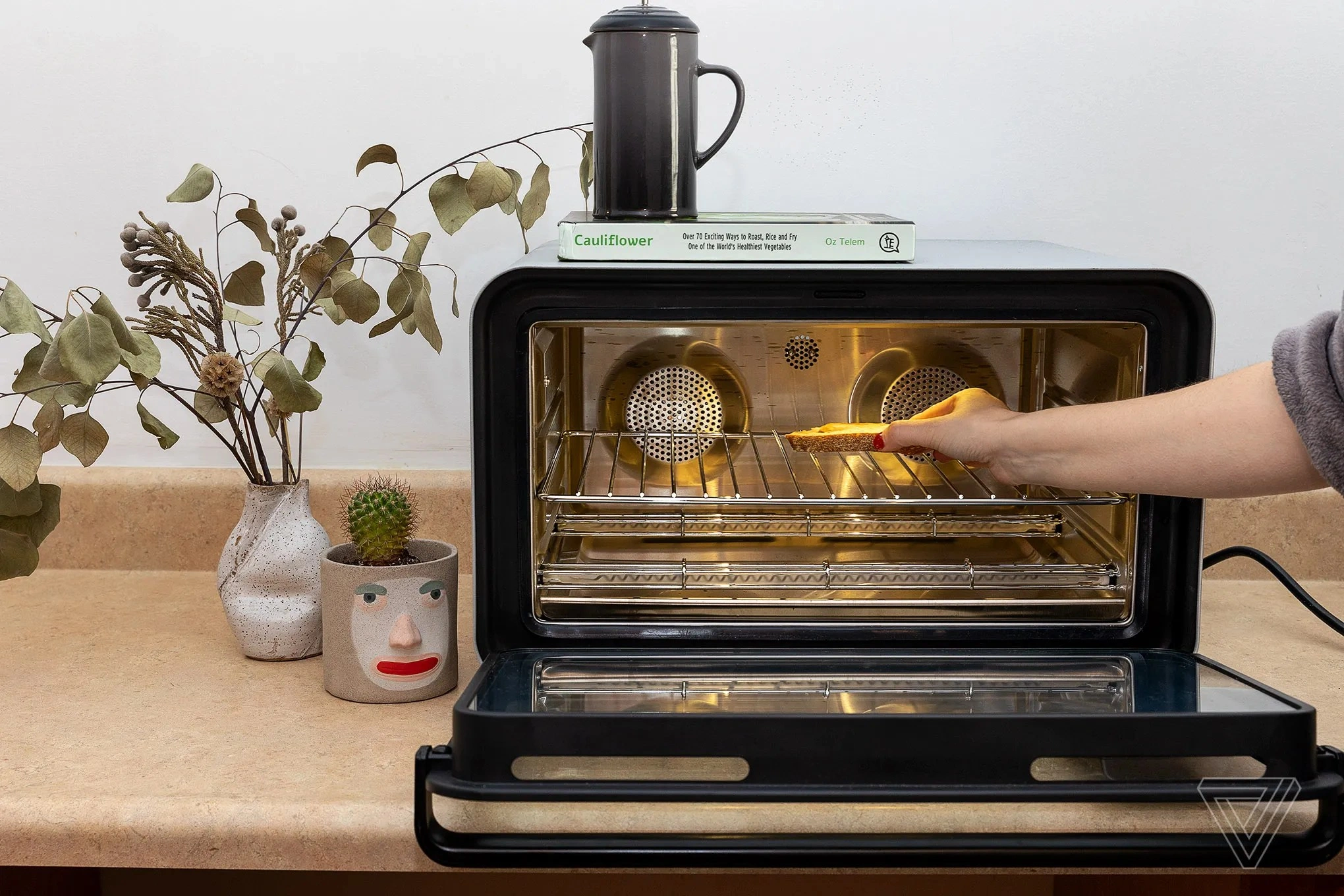 Forno conectado June Oven, exemplo de eletrodoméstico inteligente dependente de serviços na nuvem